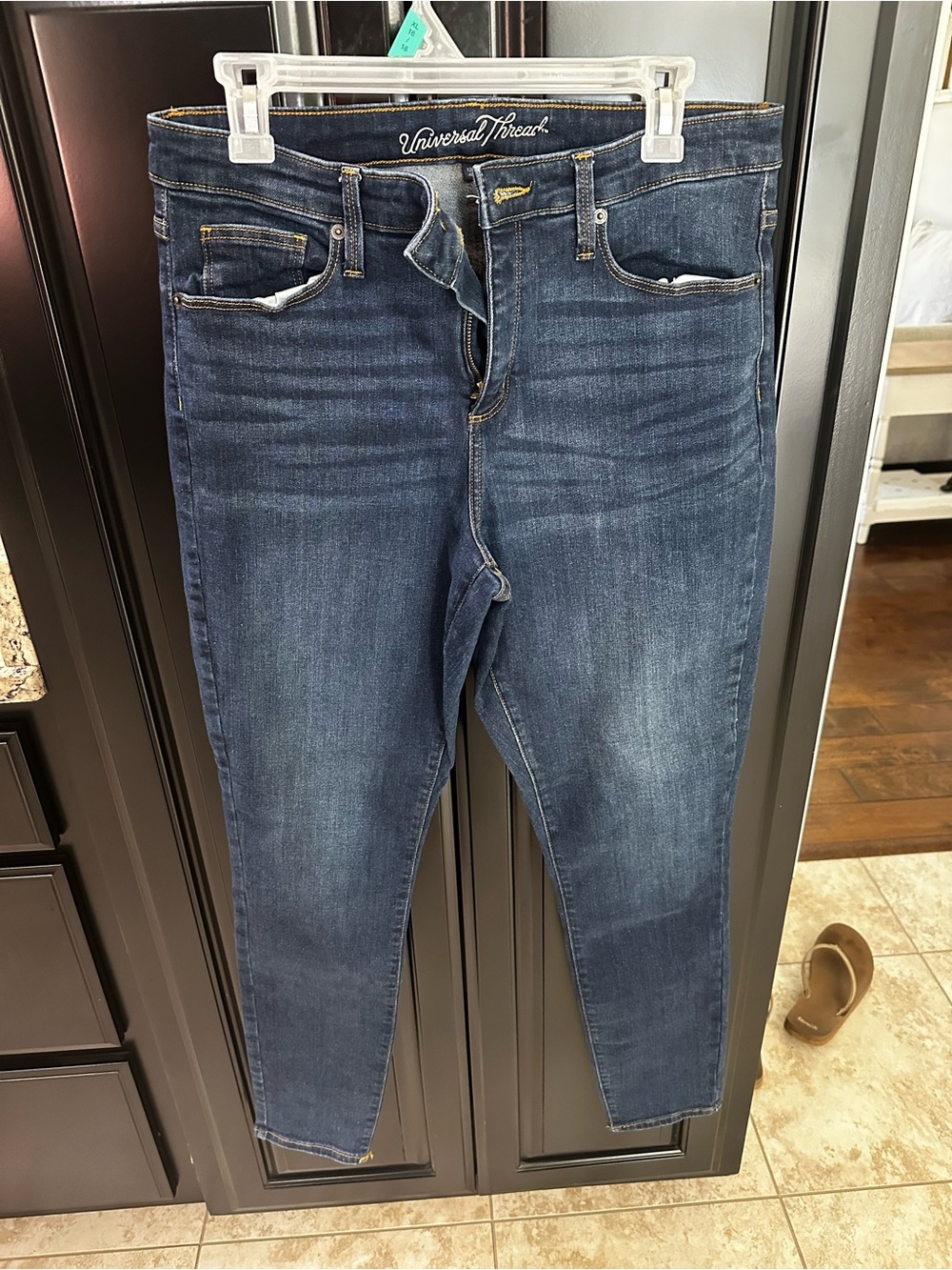 Universal Thread Women's Dark Wash Skinny Jeans size 12/31L